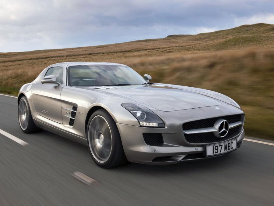  Mercedes-Benz SLS AMG 2010 года  (UK) (фото 13 из 19)